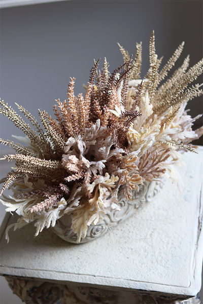 Wrzosy Beige, kompozycja kwiatowa w czarnej donicy