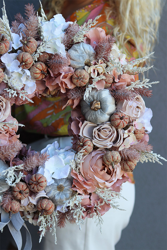 Jesienny Nastrój, asymetryczny jesienny wianek z dyniami