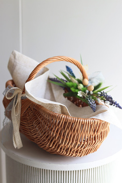 Debbie Blue, dekorowany koszyczek wielkanocny z serwetką, wys.20cm