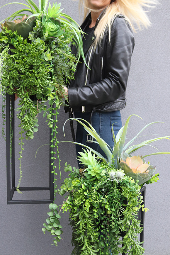 Cybilla Design Extra, kompozycja sukulenty w donicy na stojaku