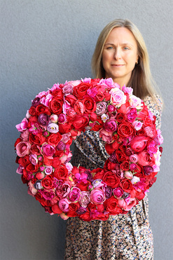 Red Fire Extra, sztuczny wianek z róż, śr.48cm 