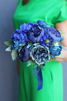 Blue Redra, bukiet granatowych kwiatów do ręki