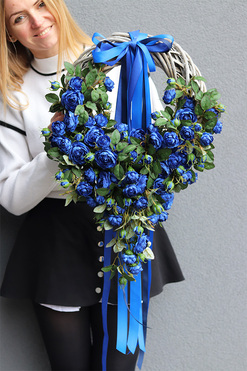OD RĘKI Blue Rose, niebieski wianek kwiatowy z różami, rozp.40cm