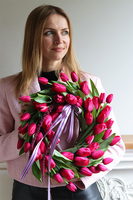 Witaj Wiosno Magenta, wiosenny wianek z tulipanów