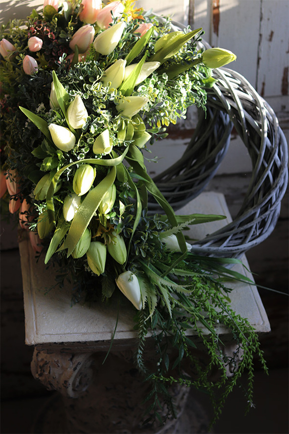 dekoracyjny wianek z tulipanów, Teria, śr.45cm 