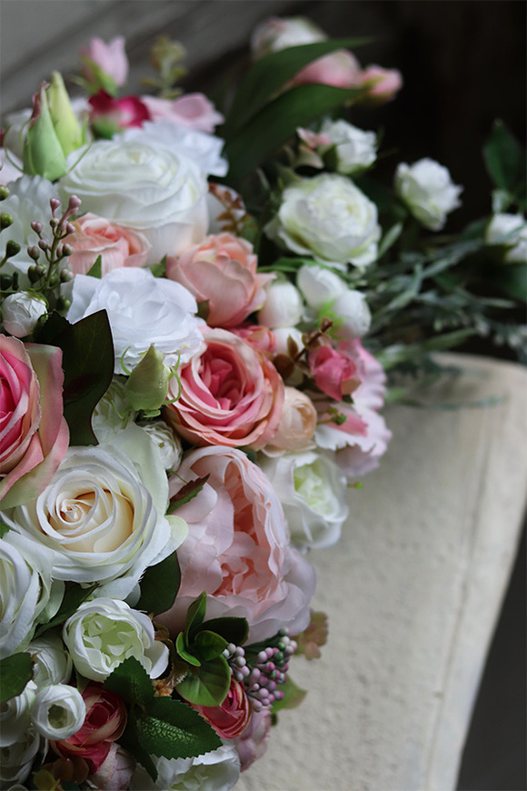 bardzo elegancka kompozycja kwiatowa Laos Belladoma, wym.30x70cm 