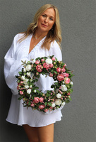 Pudrova Rosalina, słoneczny wianek na drzwi