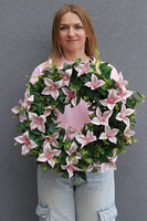 Dereń Kousa, kwiatowy wianek na drzwi