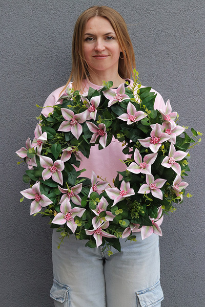 Dereń Kousa, kwiatowy wianek na drzwi