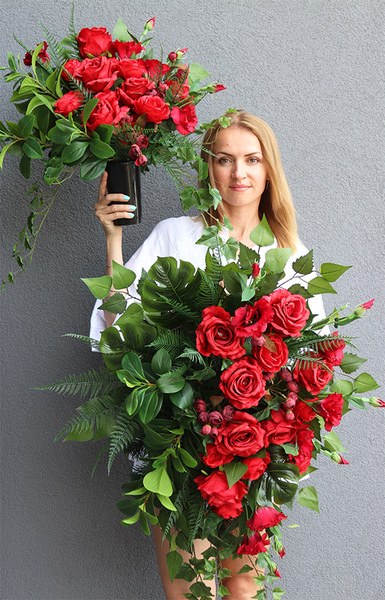 Dekoluena Red 2, wiązanka nagrobna z czerwonymi różami
