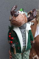 Zielony Rudolf C, laleczka zimowa stojąca renifer