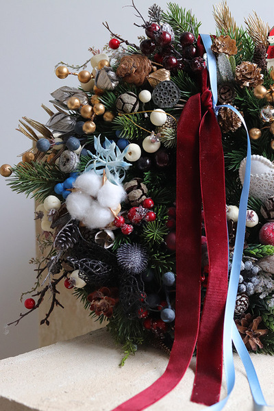 Winteriada, zimowy wianek na drzwi z owocami