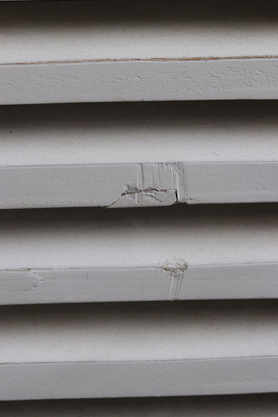 Bristol White, biblioteczka kredens