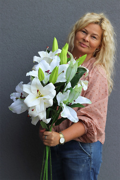 Liliowe Love, bukiet białych lilii z pąkami, wys.60cm