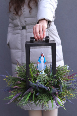 OD RĘKI Angelo Heather Wood, kompozycja nagrobna w lampionie, wys.40cm