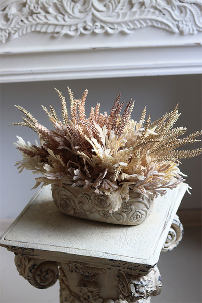 Wrzosy Beige, kompozycja kwiatowa w czarnej donicy