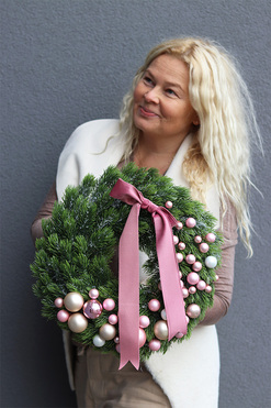 Pink Frette, pudrowy świąteczny wianek, śr.35cm