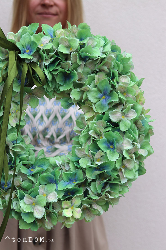 Hortensje Miętowe, zielony wianek na drzwi