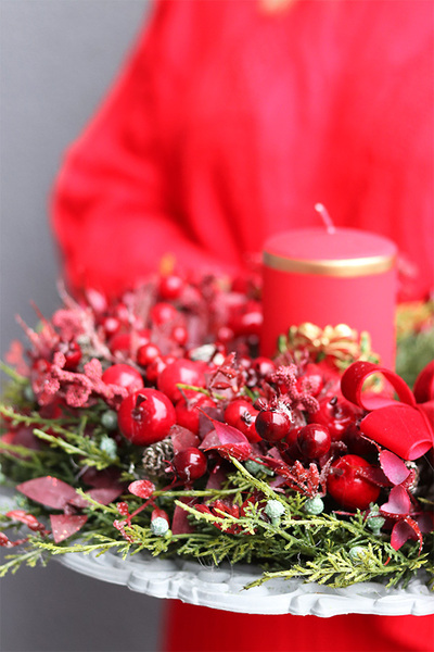 Klassina Red, stroik ze świecą na talerzu