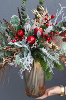 Winter Mood, świąteczny stroik kompozycja w złotym wazonie