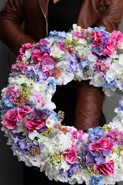  Czarujące Obłoki, ozdobny kwiatowy wianek