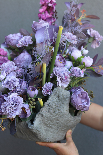 Violet Dori Volcan, nowoczesna kompozycja nagrobna