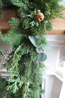 Naturalne Święta Poppy, realistyczna zielona girlanda iglasta