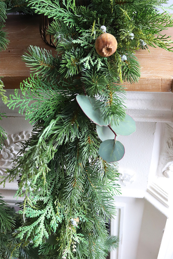 Naturalne Święta Poppy, realistyczna zielona girlanda iglasta