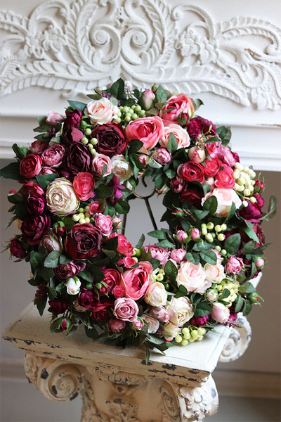 Happy Flowers, różowy wianek na drzwi jagodami