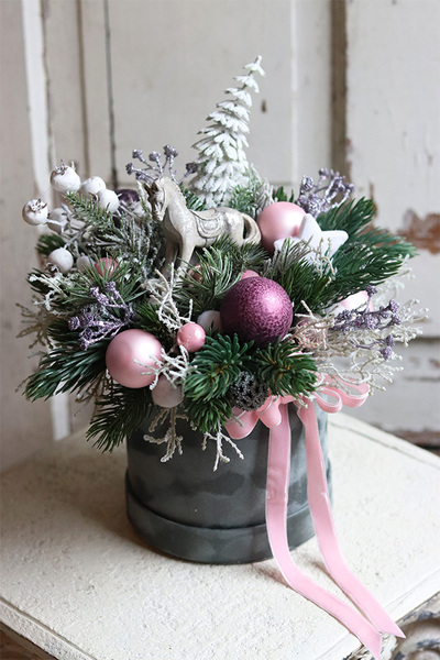 Grenta Velvet, flowerbox świąteczny z konikiem