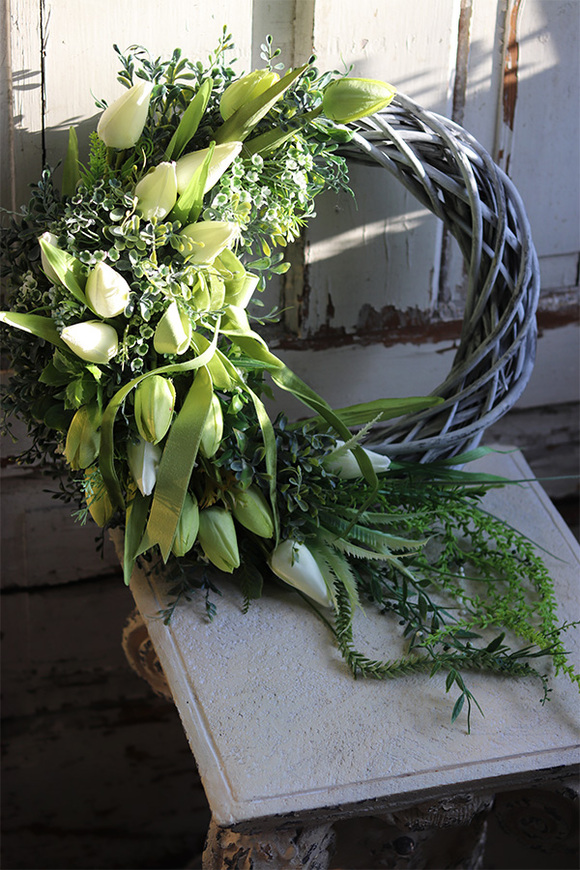 dekoracyjny wianek z tulipanów, Teria, śr.45cm 