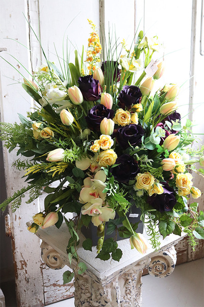 kompozycja nagrobna z żółtymi tulipanami, Wiosenna Zorza, wym.73x83cm