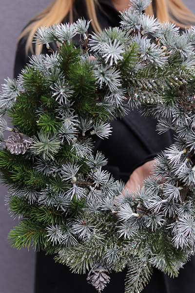 Mroźna Puszcza, zimowy wianek iglasty