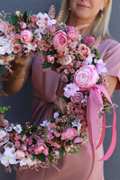 Pinkre, różowy wianek dekoracyjny