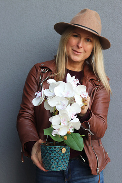 Turkusi, sztuczny storczyk w ozdobnej donicy, wys.36cm