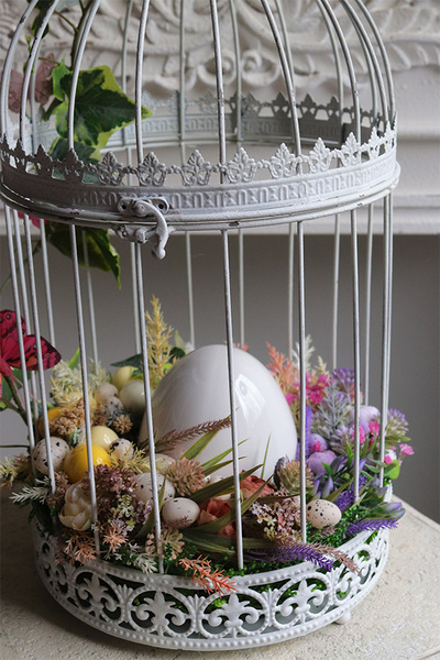 Wielkanocny Orient, dekoracja w klatce z ceramicznym jajem