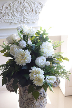 Białe Marzenie, wiązanka nagrobna na plastrze drewna, dł.70cm