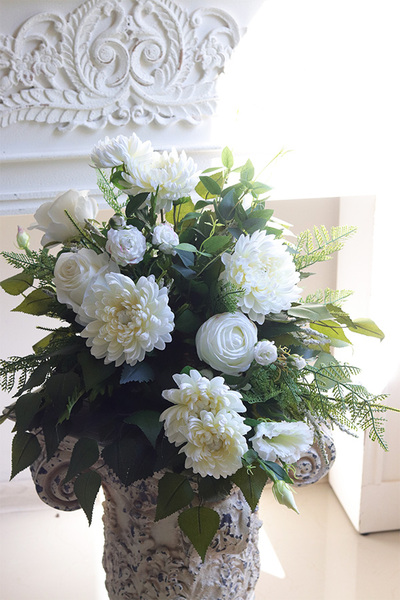 Białe Marzenie, wiązanka nagrobna na plastrze drewna,