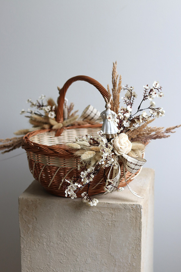 Zajęczy, dwustronnie dekorowany koszyczek wielkanocny