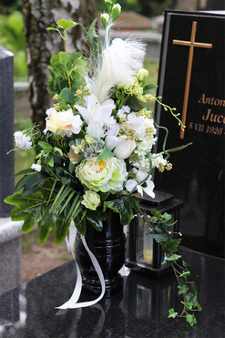 Memitre, bukiet nagrobny z zieloną peonią, dł.98cm