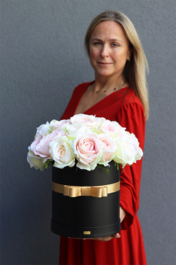 Gerfitta Roses, flowerbox z różami, wym.33x34cm
