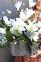 White Magnolie Volcan, nowoczesna kompozycja nagrobna w misie