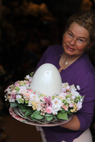 Pink Pastel, stroik z jajem na talerzu