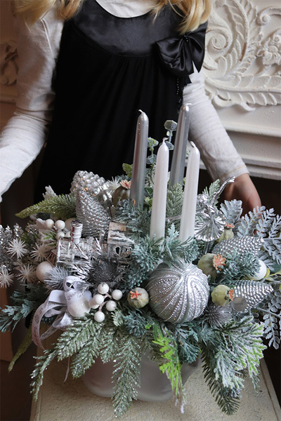 Frozen Xmas Faces, adwentowy stroik w srebrnym naczyniu