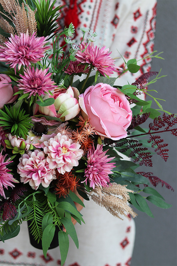 Udelia Pink, różowy bukiet nagrobny we wkładzie