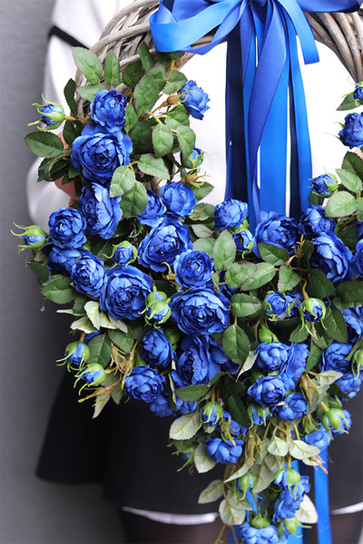 Blue Rose, niebieski wianek kwiatowy z różami