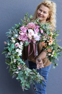 atrakcyjny wianek na drzwi na obręczy, Subtelle Spring 3, śr.56cm 