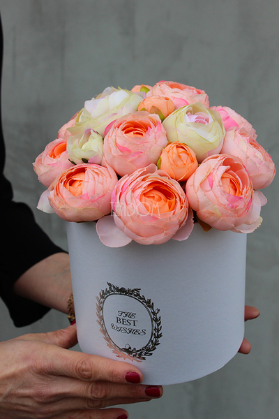 kompozycja kwiatowa / bukiet Flowerbox Łososiowy, wys.22cm