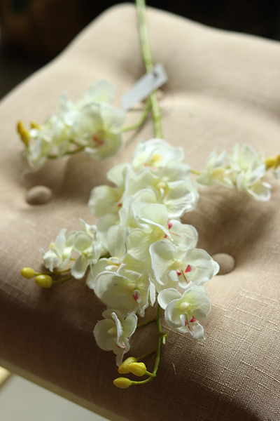 gałązka kwiatowa, drobny sztuczny storczyk / orchidea Biały, 1 szt, dł.70cm
