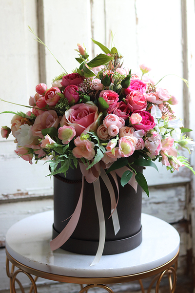 czarny flowerbox z różami, Beduaro, wys.38cm 
